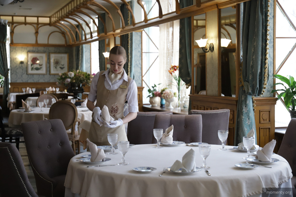 «Вы еще кальянную тут откройте». Гостей премиального ресторана подловили на суши «Вы еще кальянную тут откройте». Гостей премиального ресторана подловили на суши