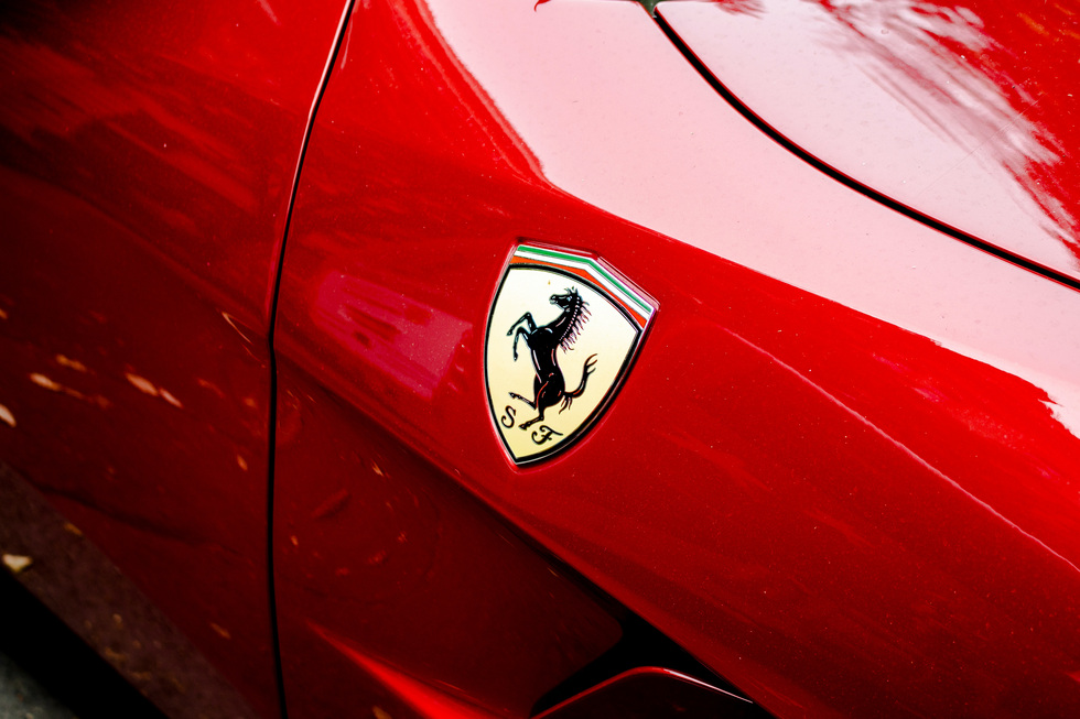 В&nbsp;Екатеринбурге продают красный Ferrari за&nbsp;32 миллиона рублей
