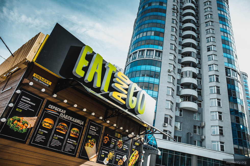 Ларек с шаурмой у «Тихвина» возобновил работу Ларек с шаурмой у «Тихвина» возобновил работу