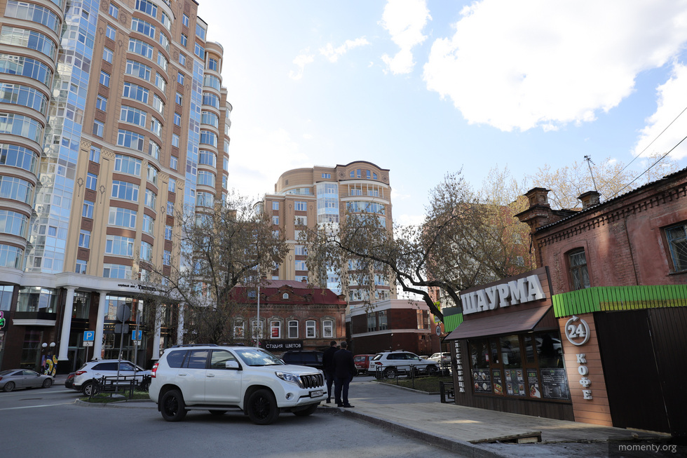 Жители «Тихвина» пожаловались на скандальный киоск с шаурмой Жители «Тихвина» пожаловались на скандальный киоск с шаурмой