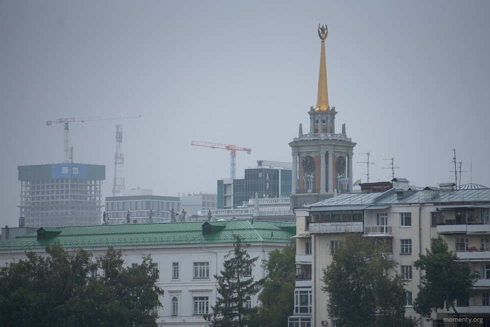 Екатеринбург накрыло смогом из-за лесных пожаров