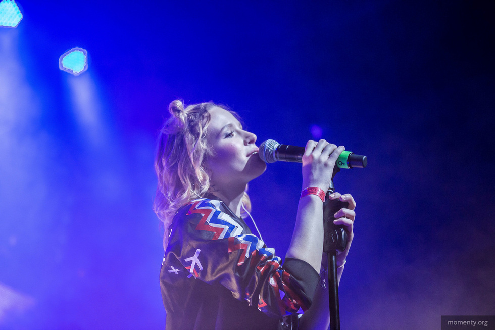 Монеточка и Noize MC собрали 335 тысяч евро на благотворительных концертах Монеточка и Noize MC собрали 335 тысяч евро на благотворительных концертах