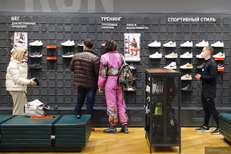 Apple, Samsung и&nbsp;Nike останутся в&nbsp;России, но&nbsp;магазинов станет меньше