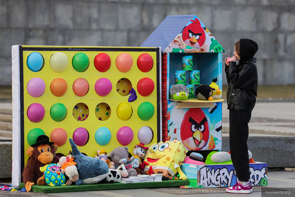 Исторический сквер на&nbsp;Плотинке освободили от&nbsp;&laquo;колхозных&raquo; развлечений