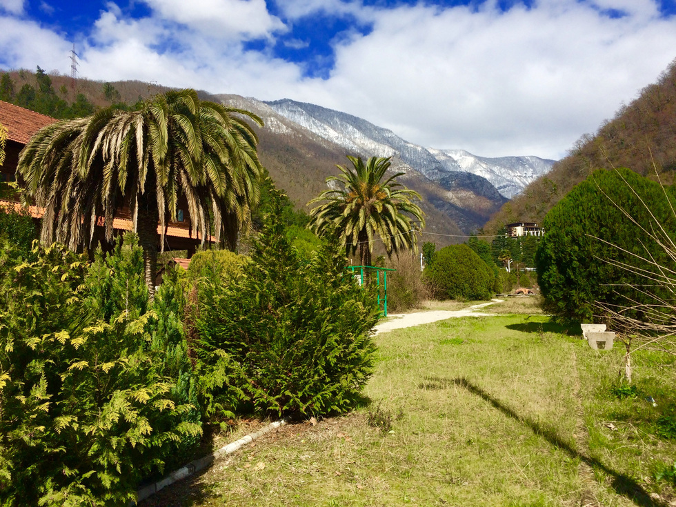 Уральских туристов лишили возможности отдохнуть в Абхазии. Места в отелях раскупили до сентября Уральских туристов лишили возможности отдохнуть в Абхазии. Места в отелях раскупили до сентября