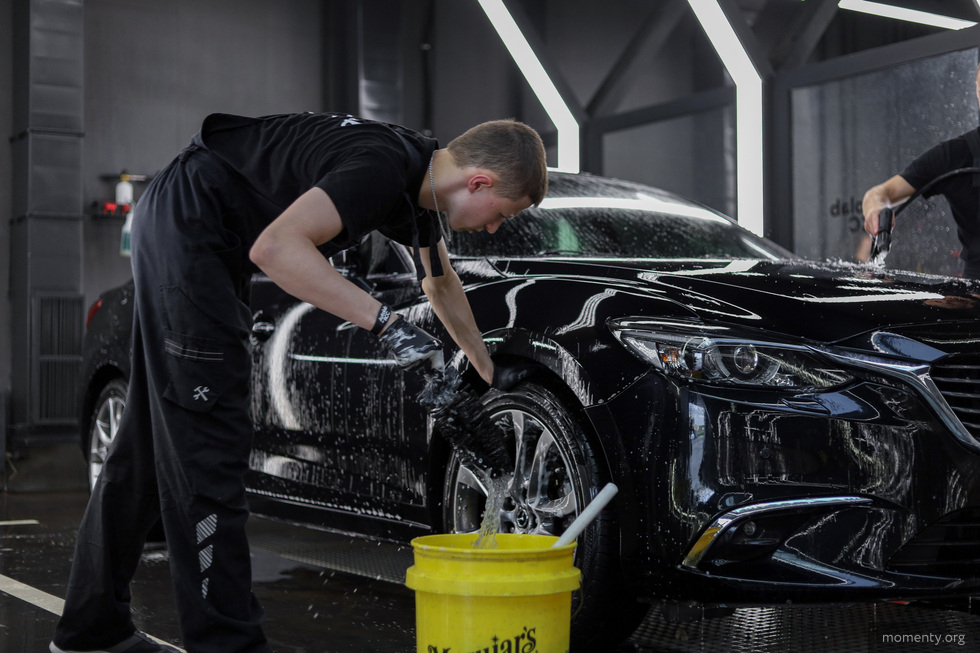 Известный боец ММА засветился в детейлинг-центре сына уральского миллиардера Известный боец ММА засветился в детейлинг-центре сына уральского миллиардера