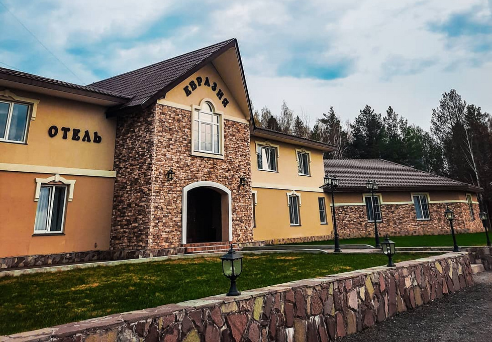 У ТЦ «Мега» продают отель Евразия за 68 миллионов рублей У ТЦ «Мега» продают отель Евразия за 68 миллионов рублей