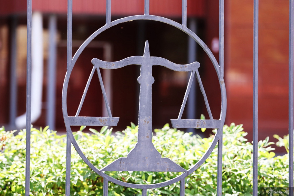 Избивший бывшую жену и ее любовницу художник Белов снова ушел от серьезного наказания Избивший бывшую жену и ее любовницу художник Белов снова ушел от серьезного наказания