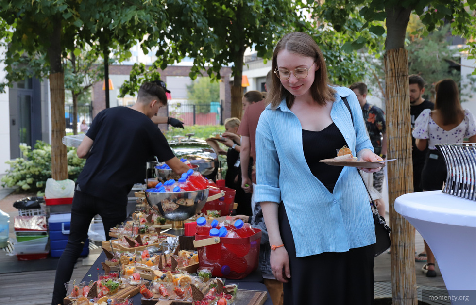 В элитном ЖК Екатеринбурга устроили дворовую вечеринку В элитном ЖК Екатеринбурга устроили дворовую вечеринку