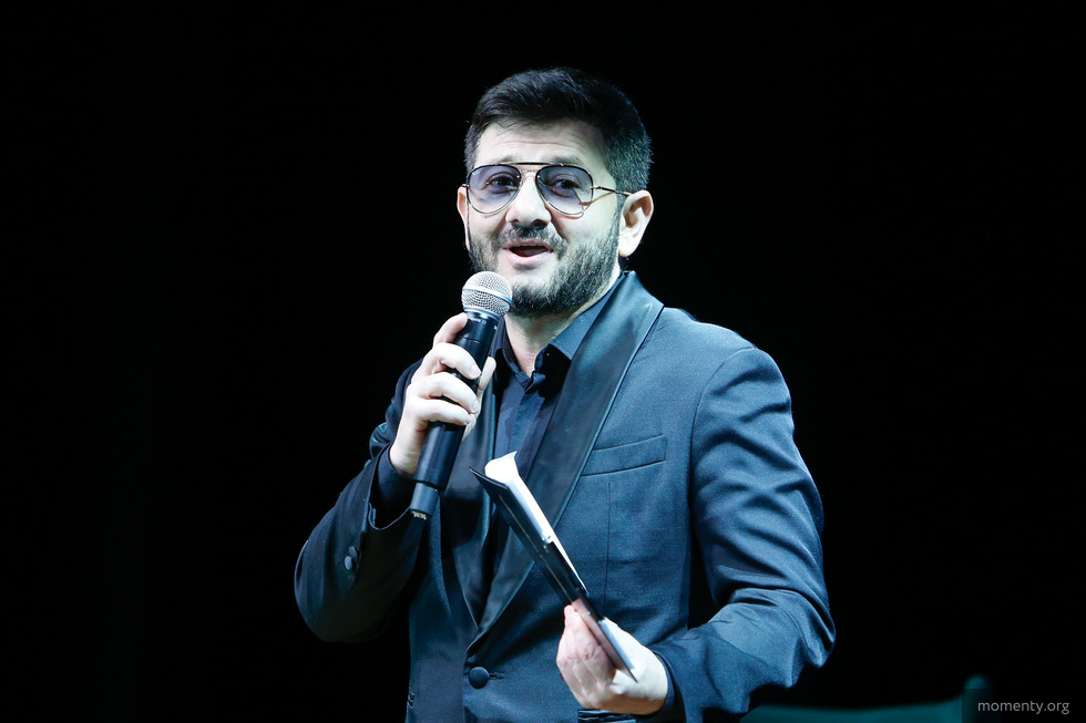 Михаил Галустян засветился в бистро самого откровенного ресторатора Екатеринбурга Михаил Галустян засветился в бистро самого откровенного ресторатора Екатеринбурга