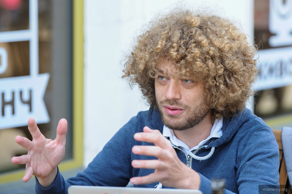 Илья Варламов вступился за Монеточку после обвинений Стаса Костюшкина Илья Варламов вступился за Монеточку после обвинений Стаса Костюшкина