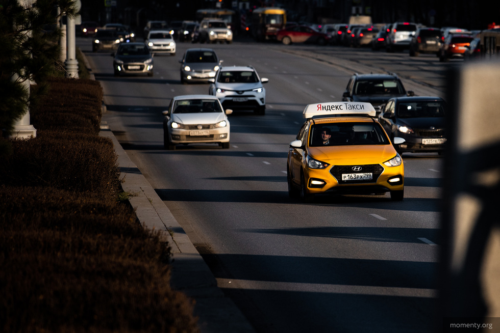 В&nbsp;&laquo;Яндекс. Такси&raquo; внезапно выросли цены на&nbsp;поездки. Водитель раскрыл несколько причин повышения стоимости