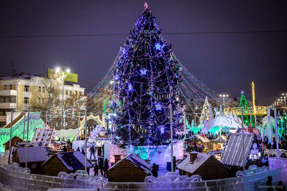 Ледовый городок в&nbsp;честь 300-летия Екатеринбурга украсит живая 25-метровая ель
