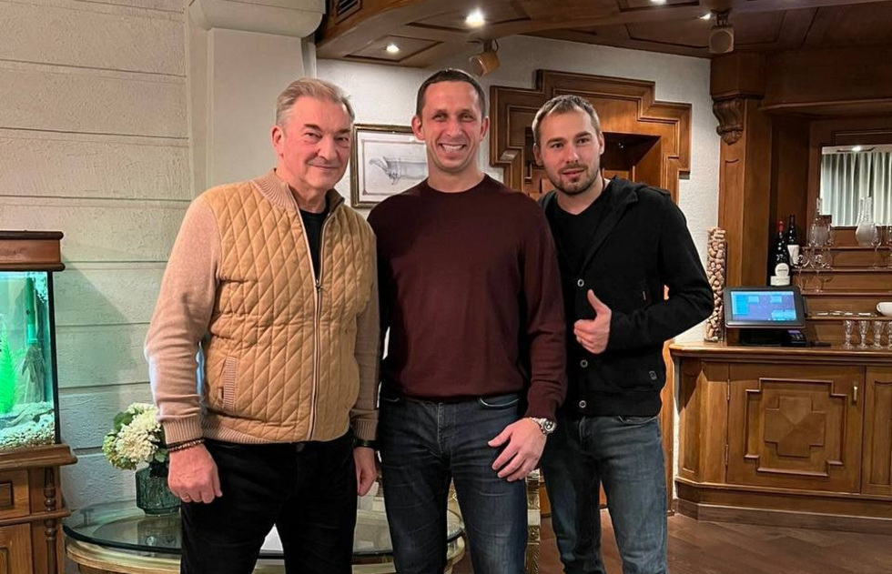 Хоккеист Владислав Третьяк и&nbsp;биатлонист Антон Шипулин засветились в&nbsp;ресторане Екатеринбурга