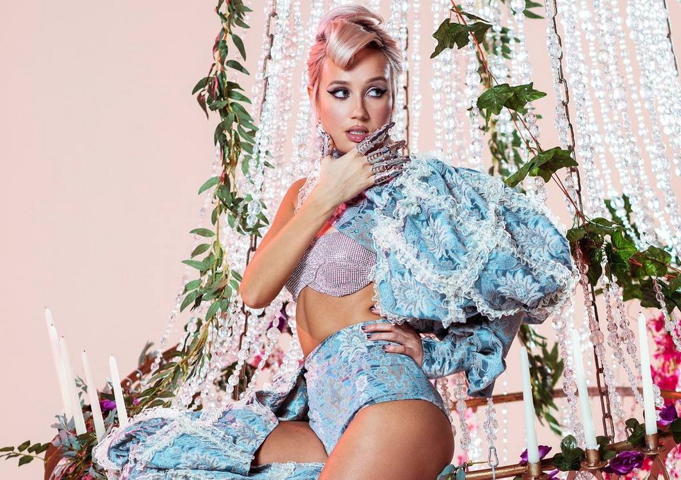 Клава Кока продает билеты на свое шоу за 120 тысяч рублей Клава Кока продает билеты на свое шоу за 120 тысяч рублей