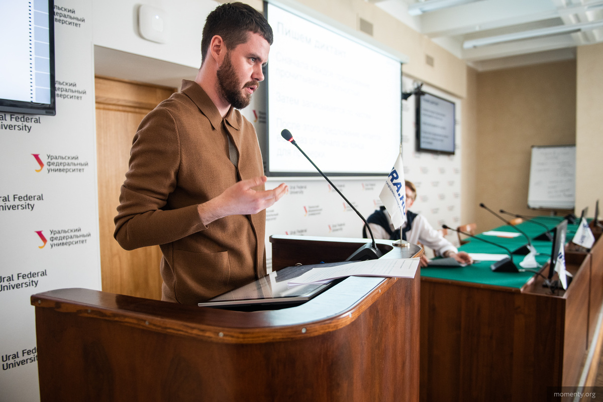 Иван Некрасов на&nbsp;&laquo;Тотальном диктанте&raquo; в&nbsp;пресс-центре УрФУ