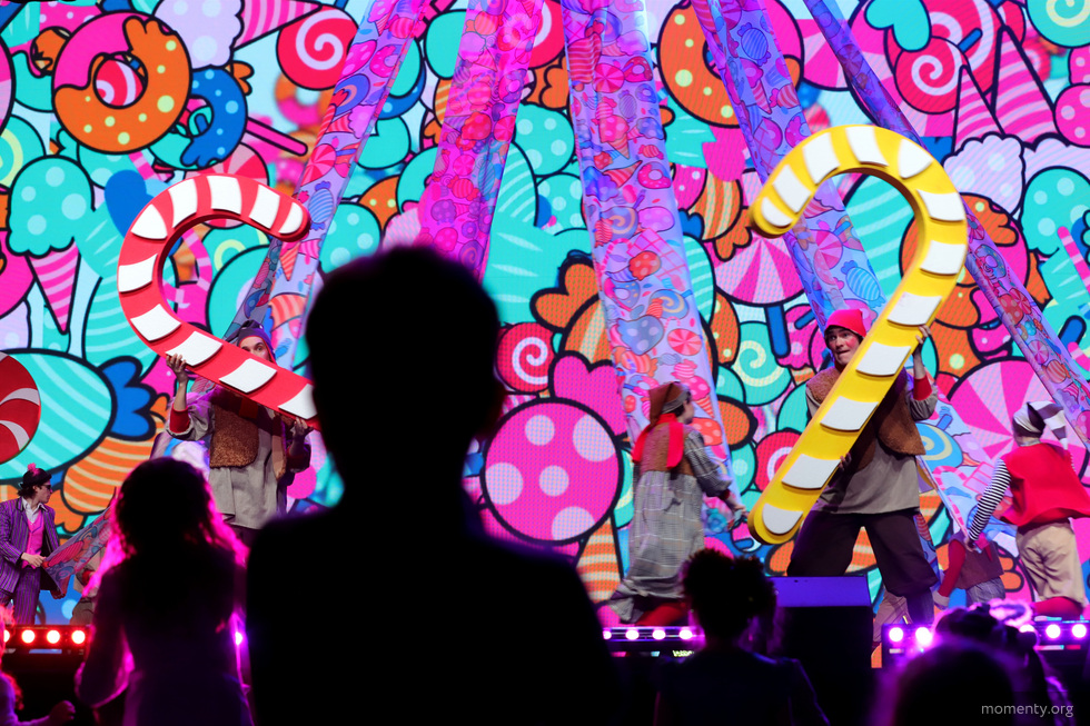 Путешествие в&nbsp;детскую сказку&nbsp;&mdash; в&nbsp;Екатеринбурге запустили самую масштабную елку