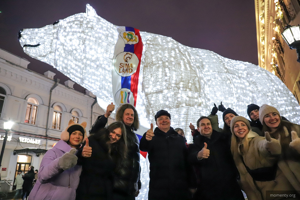 В центре Екатеринбурга открыли улицу новогодних арт-объектов. ФОТО В центре Екатеринбурга открыли улицу новогодних арт-объектов. ФОТО