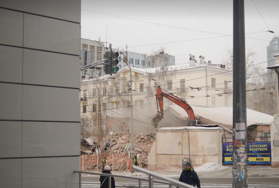 В центре Екатеринбурга снесли часть старинной усадьбы Волкова В центре Екатеринбурга снесли часть старинной усадьбы Волкова