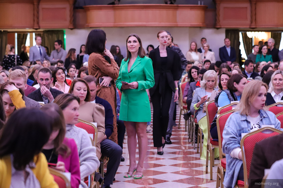 Жители Екатеринбурга попробуют себя в роли экспертов на театральном фестивале Жители Екатеринбурга попробуют себя в роли экспертов на театральном фестивале