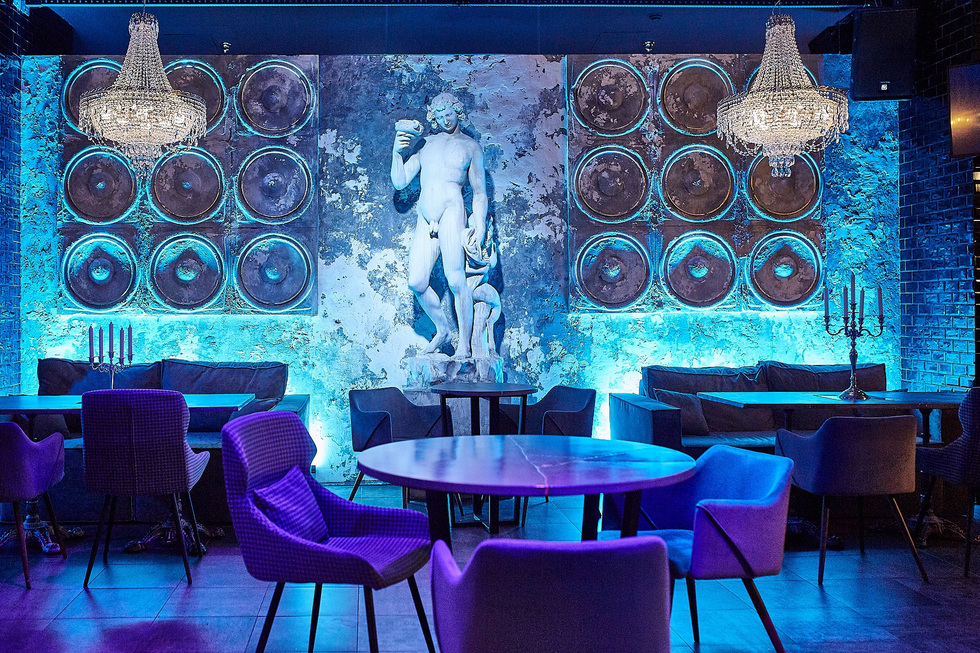 В центре Екатеринбурга закрылось модное караоке от уральского шоумена В центре Екатеринбурга закрылось модное караоке от уральского шоумена