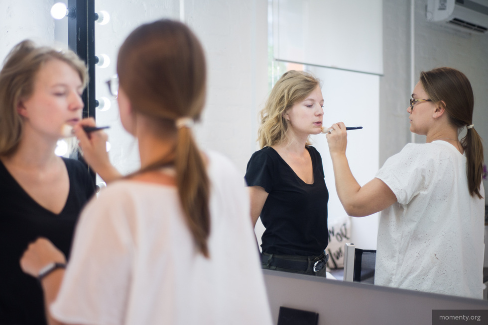 Качественная база и&nbsp;правила нанесения текстур: советы при создании летнего макияжа