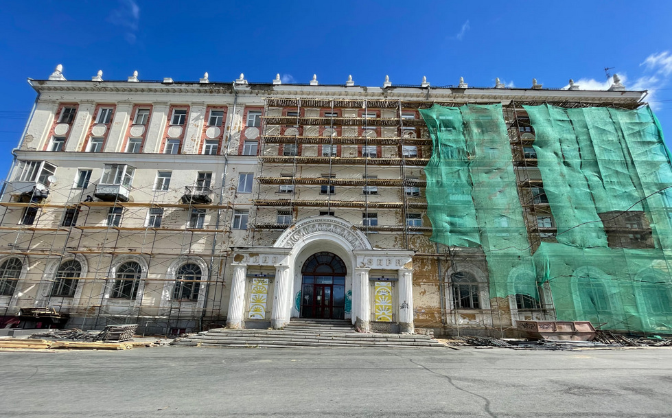 Ключевое здание Эльмаша обнесли лесами — бюджет реставрации 42 миллиона рублей Ключевое здание Эльмаша обнесли лесами — бюджет реставрации 42 миллиона рублей