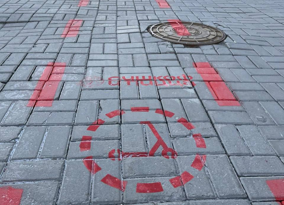 На тротуарах Екатеринбурга появилась разметка для электросамокатов На тротуарах Екатеринбурга появилась разметка для электросамокатов