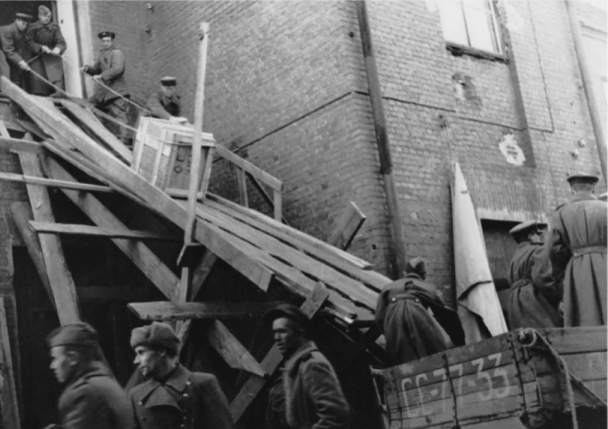 Эвакуация предметов коллекции «Эрмитажа» Эвакуация предметов коллекции «Эрмитажа»