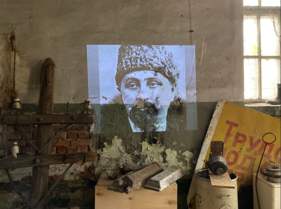 Нейросеть «оживит» Ленина, Бажова и Де Геннина на заводских стенах Нейросеть «оживит» Ленина, Бажова и Де Геннина на заводских стенах