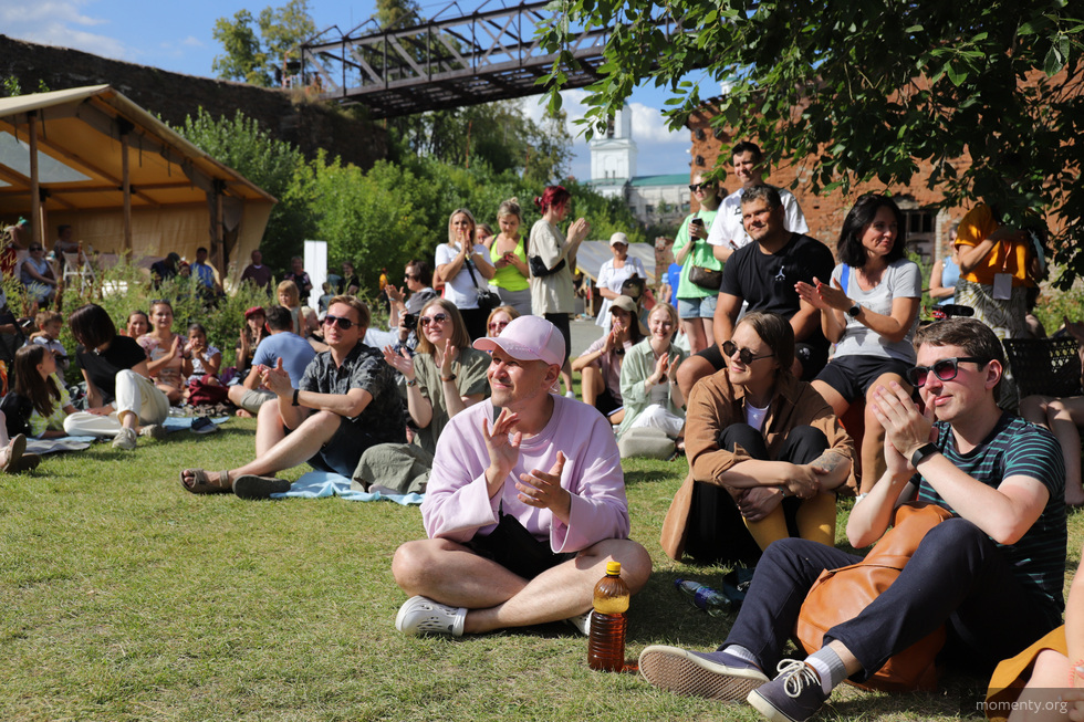 В Екатеринбурге запускают серию уличных иммерсивных спектаклей во дворах В Екатеринбурге запускают серию уличных иммерсивных спектаклей во дворах