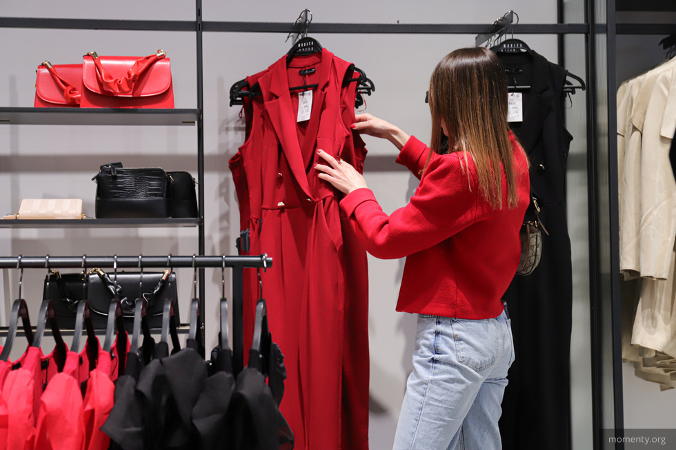 Трендовые платья на&nbsp;выпускной 2023