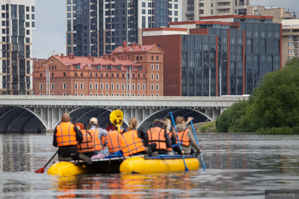 Уральская арт-тусовка устроила творческий сплав по Исети Уральская арт-тусовка устроила творческий сплав по Исети