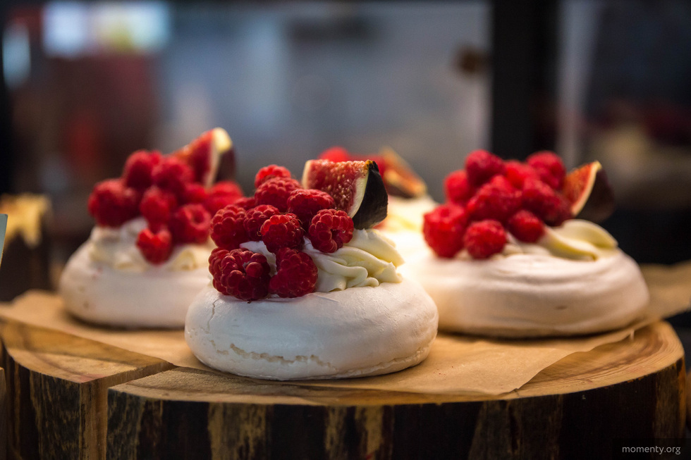 Ежевика, черешня и&nbsp;земляника&nbsp;&mdash; где в&nbsp;Екатеринбурге запустили спешлы с&nbsp;сезонными ягодами