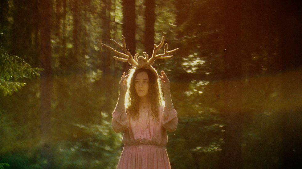 В Екатеринбурге состоится премьера фильма с участием звездной уральской художницы В Екатеринбурге состоится премьера фильма с участием звездной уральской художницы