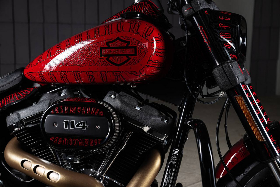 Уральский художник разрисовал мотоцикл легендарной марки Уральский художник разрисовал мотоцикл легендарной марки