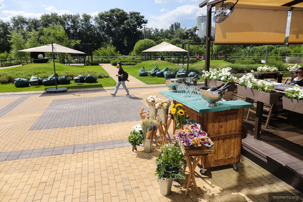 В заведении уральского ресторатора устроят первый пикник на набережной Исети В заведении уральского ресторатора устроят первый пикник на набережной Исети