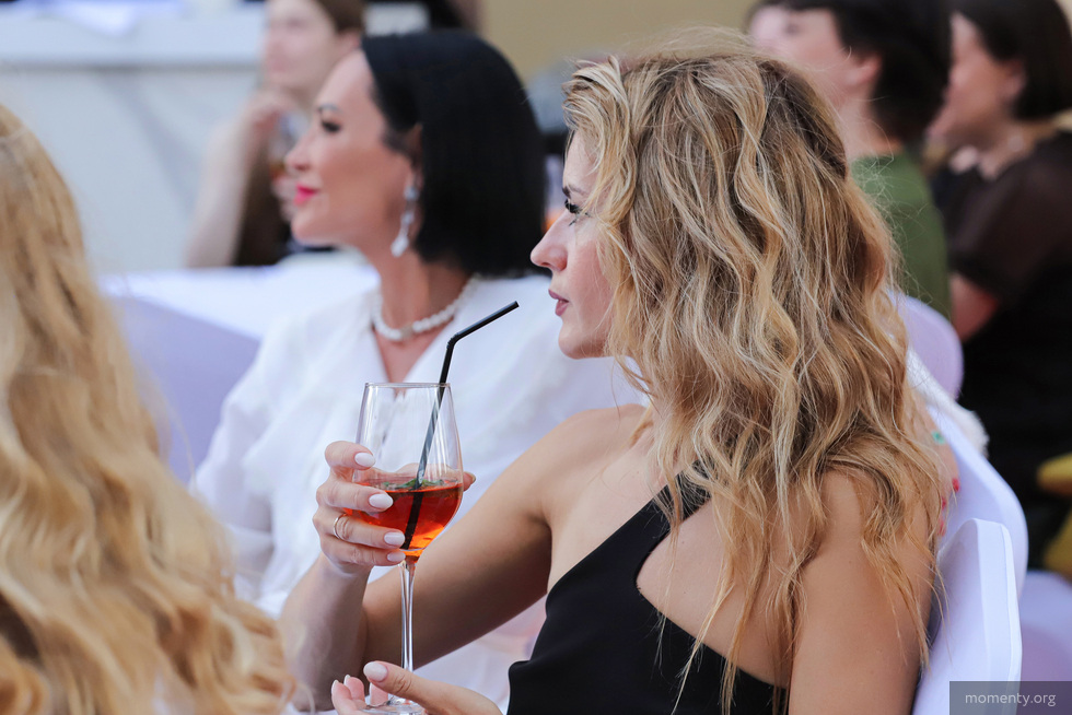 Модный уральский театр устроил квартирник на крыше культового здания Екатеринбурга Модный уральский театр устроил квартирник на крыше культового здания Екатеринбурга