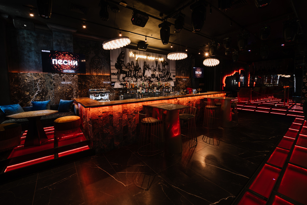 На главной тусовочной улице Екатеринбурга запускают танцевальное караоке На главной тусовочной улице Екатеринбурга запускают танцевальное караоке