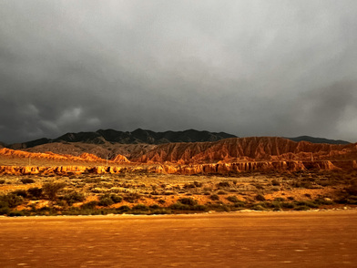 Виды постоянно меняются, ты словпо путешествуешь не по одной стране, а по нескольким Виды постоянно меняются, ты словпо путешествуешь не по одной стране, а по нескольким