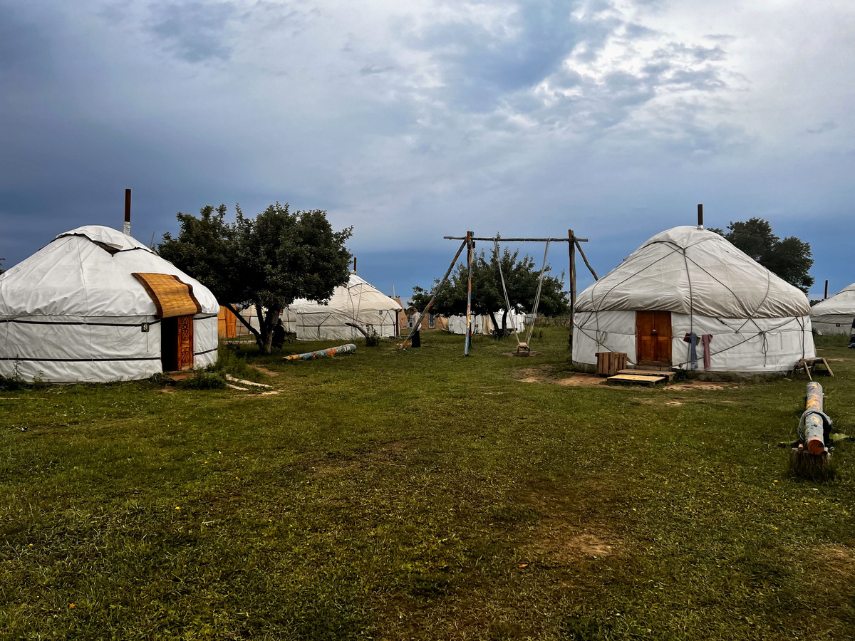 Юрты на самом деле оказались очень теплыми и уютными Юрты на самом деле оказались очень теплыми и уютными