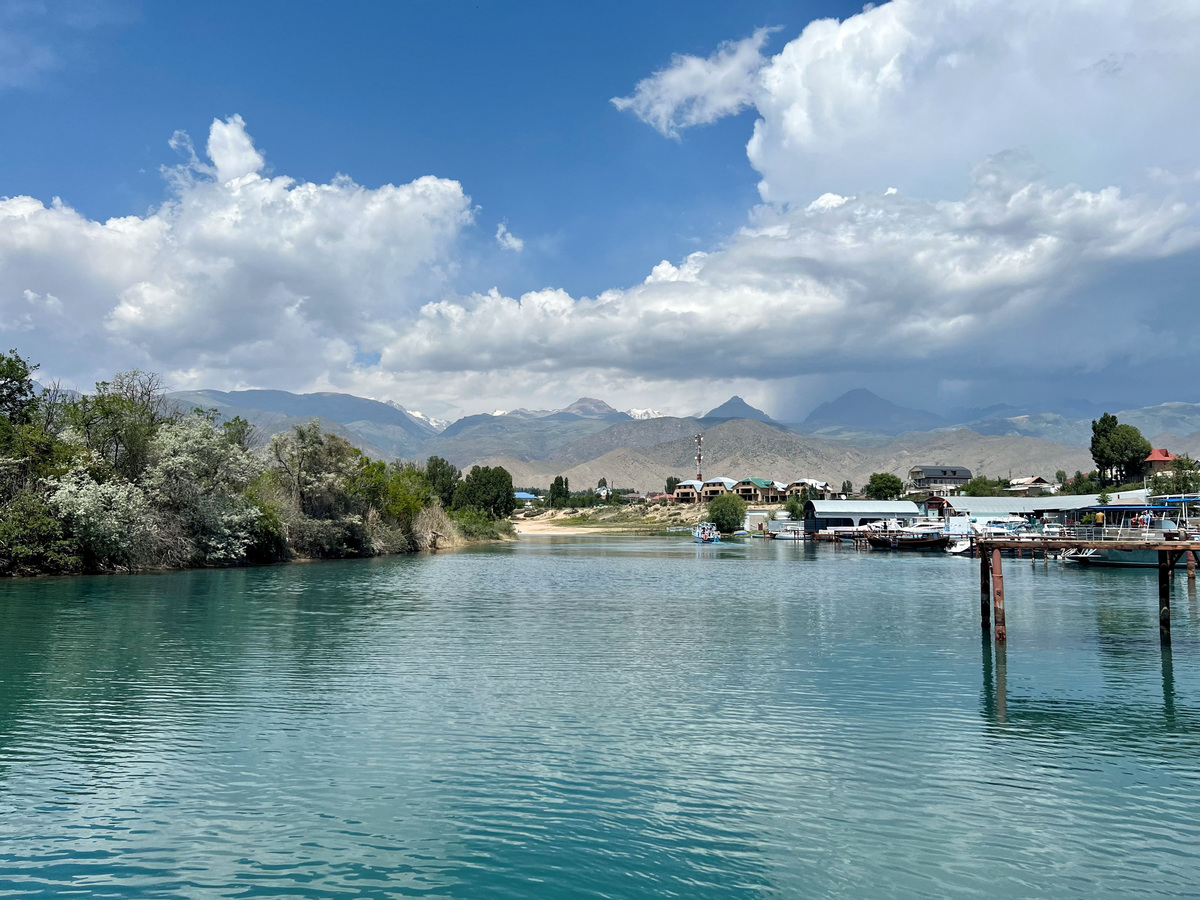 Виды Иссык-Куля чем-то даже напоминают Турцию Виды Иссык-Куля чем-то даже напоминают Турцию