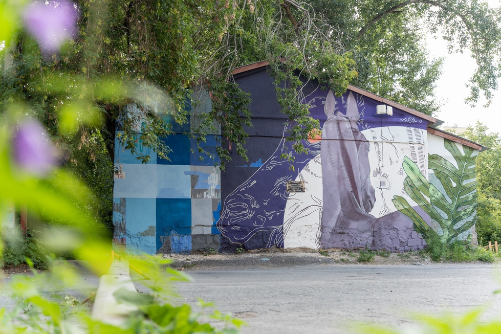 Магический реализм в Екатеринбурге — на ВИЗе появились «Четыре всадника» Магический реализм в Екатеринбурге — на ВИЗе появились «Четыре всадника»