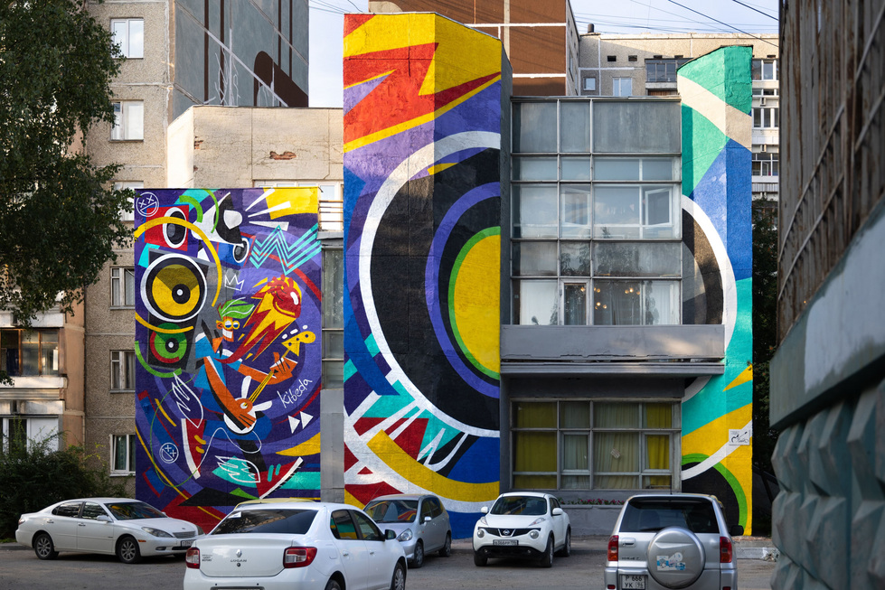 Московский дизайнер украсил культовое для фанатов группы &laquo;Чайф&raquo; здание в&nbsp;Екатеринбурге