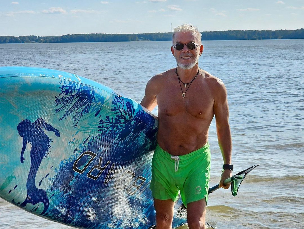 Олег Газманов устроил заплыв на&nbsp;сапах на&nbsp;Балтыме