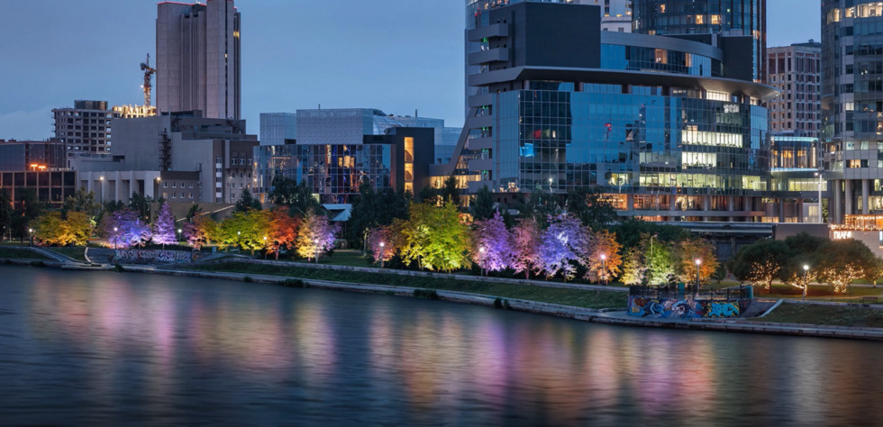 «УГМК-Застройщик» украсил набережную Исети цветной подсветкой «УГМК-Застройщик» украсил набережную Исети цветной подсветкой