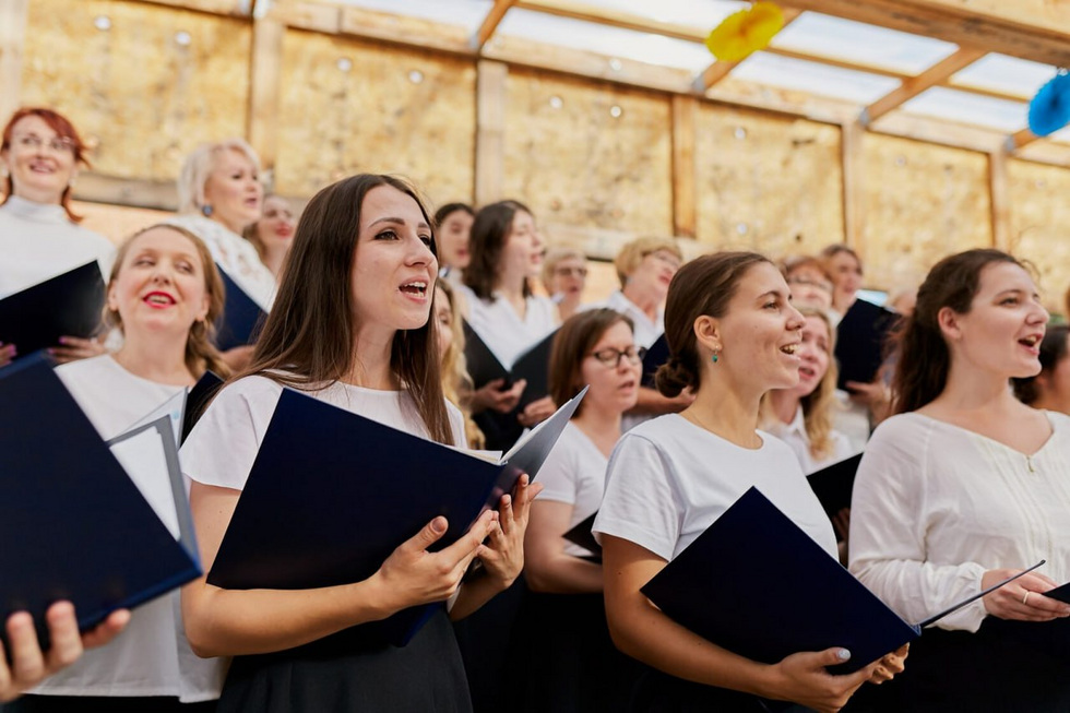 Горожане споют на фестивале старинного завода Урала в честь 300-летия Екатеринбурга Горожане споют на фестивале старинного завода Урала в честь 300-летия Екатеринбурга