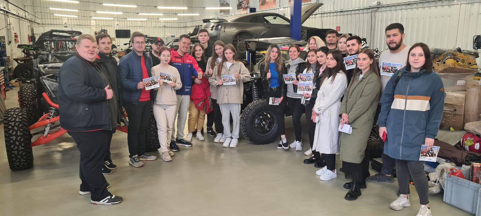 Уральские гонщики запустили серию бесплатных экскурсий по своей штаб-квартире Уральские гонщики запустили серию бесплатных экскурсий по своей штаб-квартире