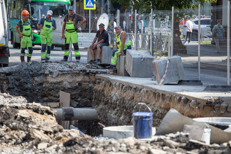 Администрация Екатеринбурга выделит 612 миллионов рублей на ремонт дорог Администрация Екатеринбурга выделит 612 миллионов рублей на ремонт дорог