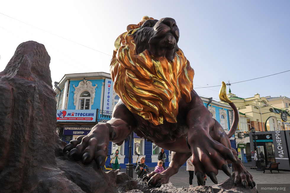 Уральский меценат разместил гигантскую скульптуру с золотыми яйцами на Вайнера Уральский меценат разместил гигантскую скульптуру с золотыми яйцами на Вайнера